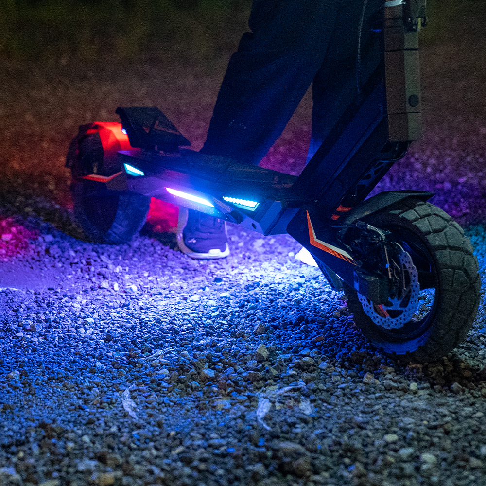 KuKirin T3 rear and side ambient lighting at night
