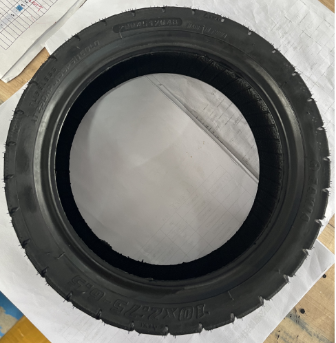 KuKirin A1 tubeless tire, product image 1 of 1