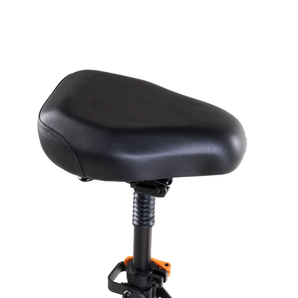 Display and handlebar controls on the KuKirin G2 Max